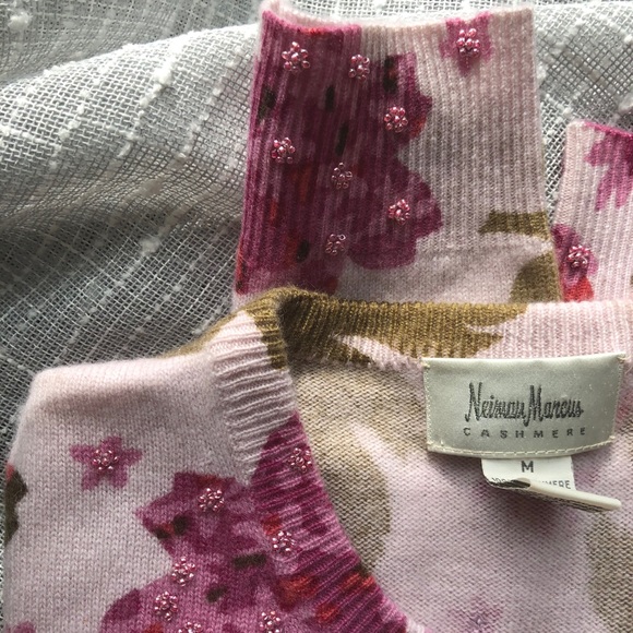 Neiman Marcus / cashmere floral beaded cardigan - Picture 5 of 6